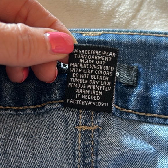 d. Jeans - Picture 6 of 11